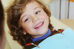 A qué edad llevar a un niño al dentista. Centro Dental Dr. Costas, dentista en Vigo